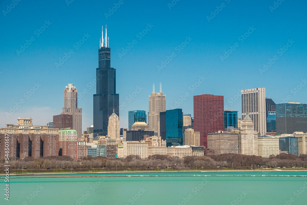 Obraz premium USA - Illinois - Chicago - Morning cityscape panorama with famous skyscrapers taken from Michigan lake