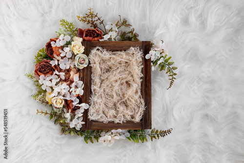 Billede på lærred Newborn digital backdrop with handmade wreath of flowers and wooden box