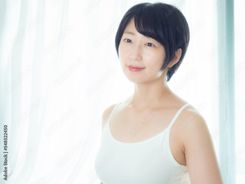 朝の光の中の女性 朝の光の中の女性