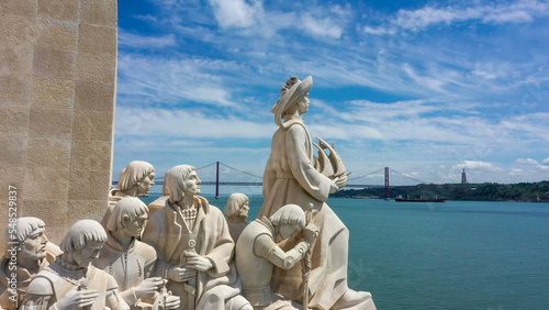 Fotografia Monument to Portuguese discoverers, (Padrao dos Descobrimentos in portuguese)  Belém, Lisbon, Portugal