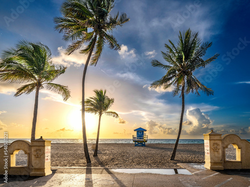Fototapeta Naklejka Na Ścianę i Meble -  Hollywood Beach,early Morning..Miami,South Florida,USA.