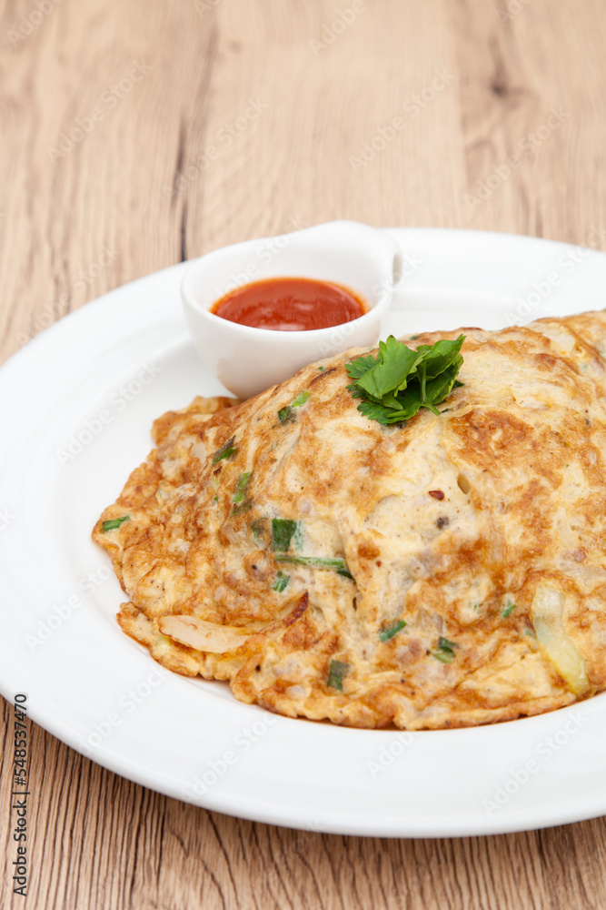 Thai style omelette with minced pork,
coriander and onion served with chilli sauce or Sriracha sauce Thai style omelette with minced pork,
coriander and onion served with chilli sauce or Sriracha sauce