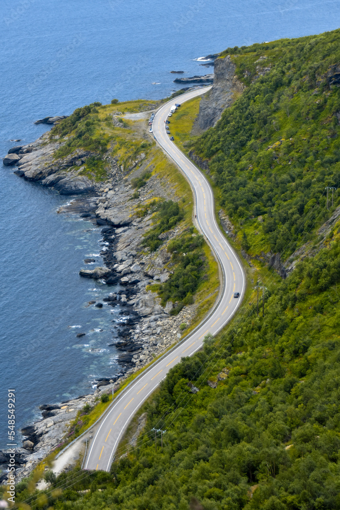Obraz premium View of the E10 coastal road in Lofoten