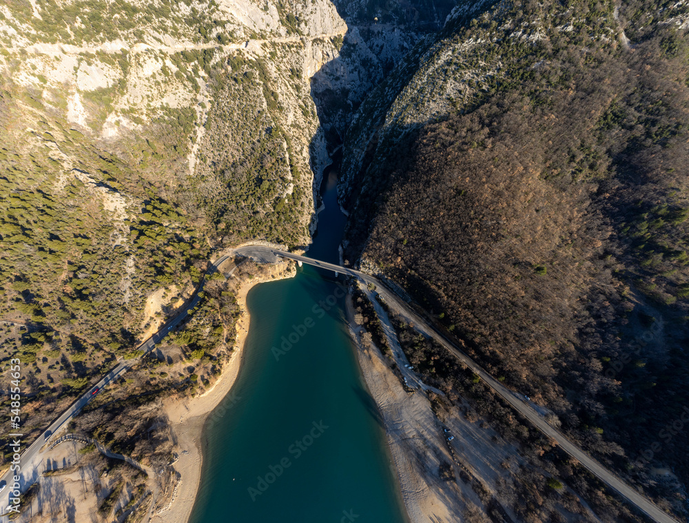 Le pont du Galetas à Aigines, dans les du Verdon sur le lac de