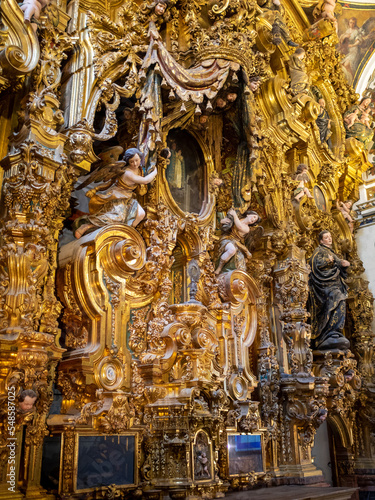 Iglesia de San Luis de los Franceses, Capilla Doméstica by Duque Cornejo, altarpiece gold carving detail