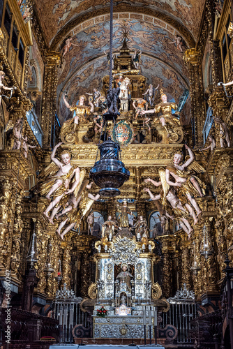 Photo interior of the cathedral of Santiago de Compostela, Galicia in Spain