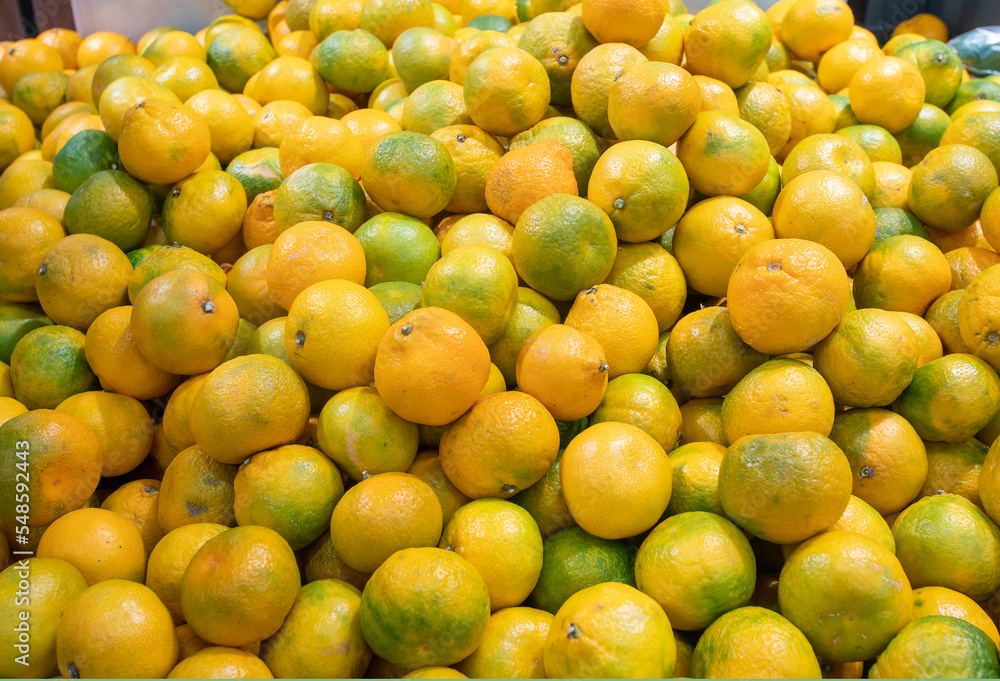 citrus tangerines in which there are a lot of vitamins thiamine, riboflavin, ascorbic acid, rutin