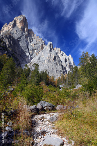 Fototapeta Naklejka Na Ścianę i Meble -  Autumn landscape on Pradidali Valley in the Dolomites, Italy, Europe