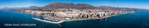 Foto Scenic panoramic view of Spanish coastal city of Marbella by Mediterranean sea i