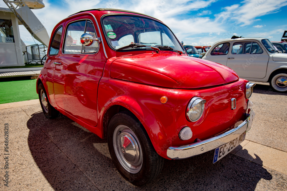 Fiat 500 la légendaire voiture italienne Stock Photo | Adobe Stock