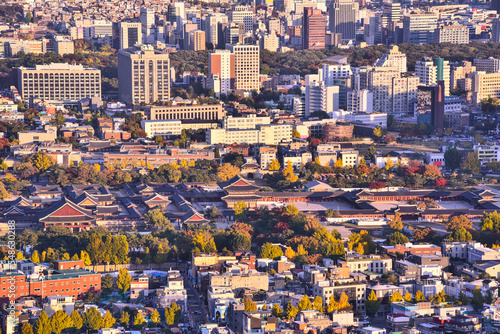 Canvas Print A bird's-eye view of the metropolis of Seoul from the top of the mountain, 산위에서
