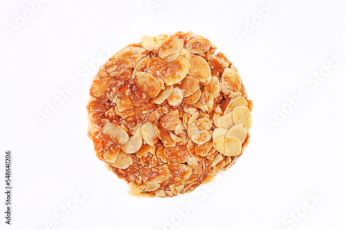 Almond florentine cookies on white background Fototapet