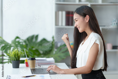 Photography Beautiful Asian businesswoman with laptop in the office