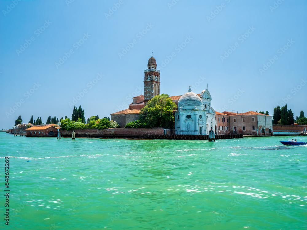 Fototapeta premium Boat Ride along the Venezia lagoon with clear turquoise water