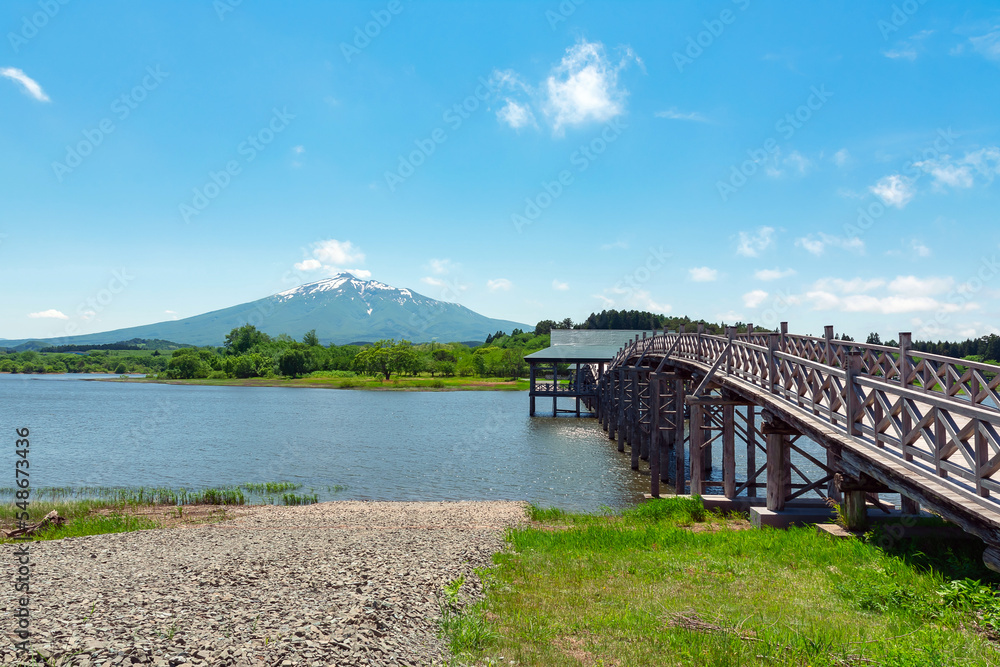 【青森県鶴田町】津軽富士見湖から岩木山の見える風景。江戸時代、弘前藩が新田開発のため造らせた人造湖。