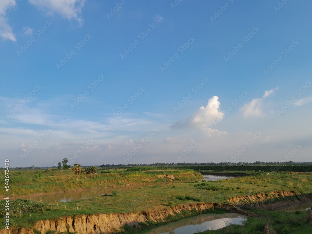 Obraz premium Blue sky and The River