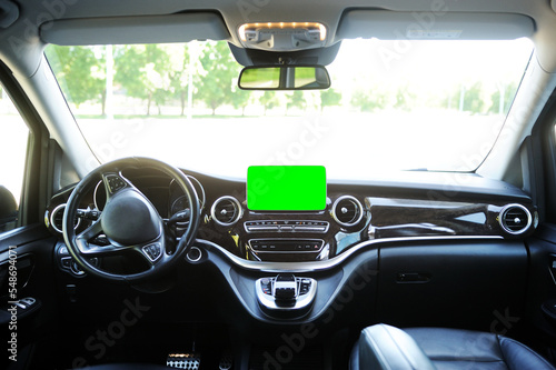Green screen on cars touchscreen display  © lial88