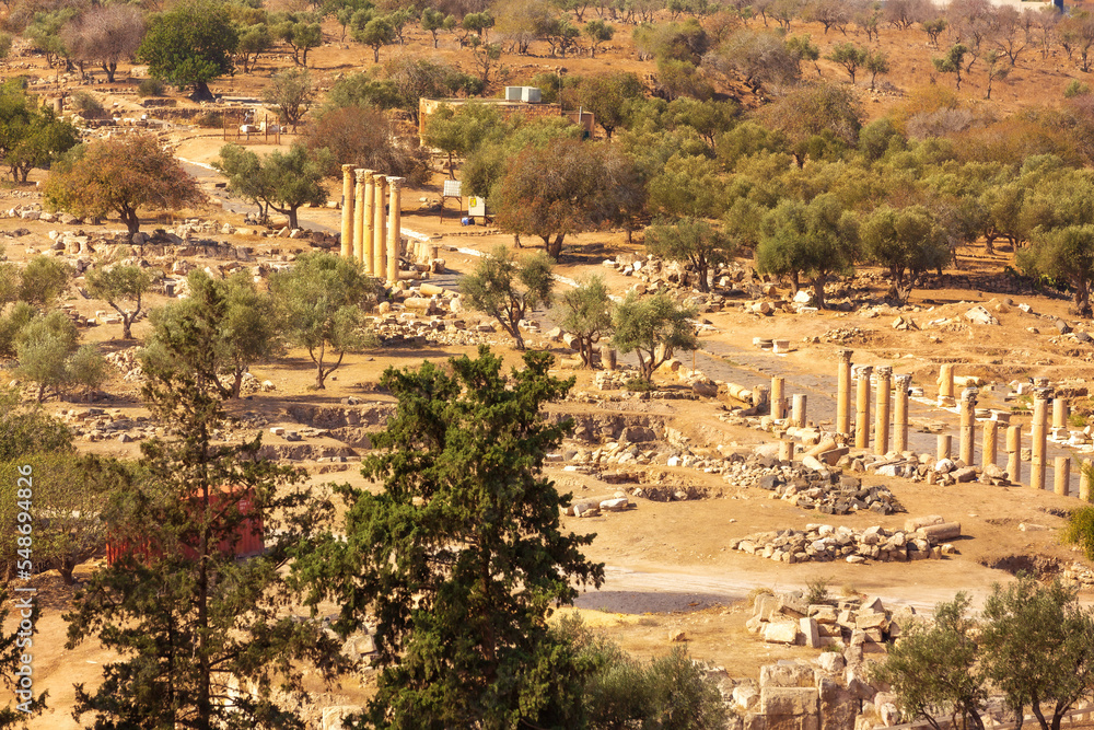 Φωτογραφία Aerial view of Roman road of Umm Qais ancient city ruins, Jordan.