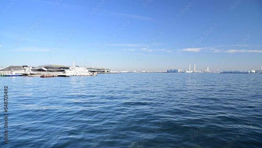 山下公園から眺める大さん橋と周辺の海 山下公園から眺める大さん橋と周辺の海