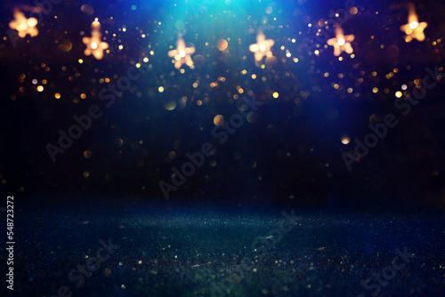 Papier peint Christmas warm gold garland lights over dark background with glitter overlay
