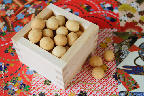 Japanese style,   washi paper,   Japan,   New Year,   Bean,   sowing,   setsubun beans,   masu,   Background,   material,  お正月,  豆,  背景,  年末年始、年越し