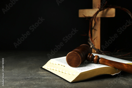 Foto Judge gavel, bible, wooden cross and crown of thorns on grey table