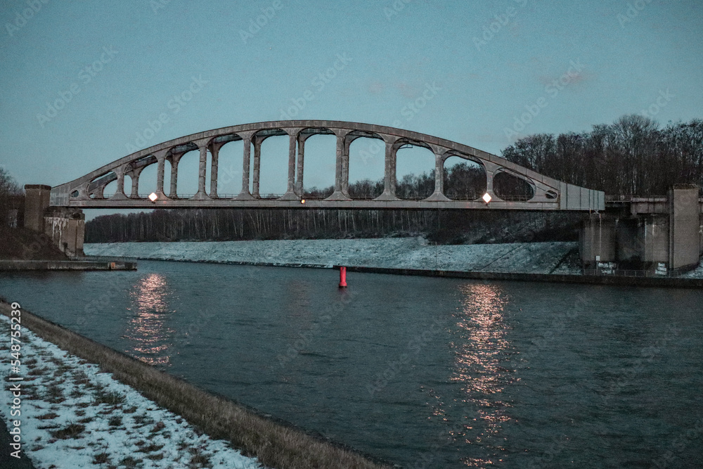 Obraz premium bridge over the river