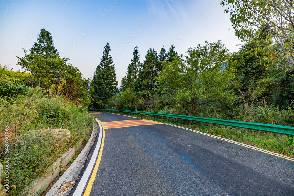 Naklejka premium road in the mountains