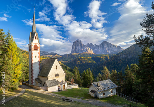 Canvas-taulu San Giacomo chruch in Italian dolomites mountains ( Ortisei )