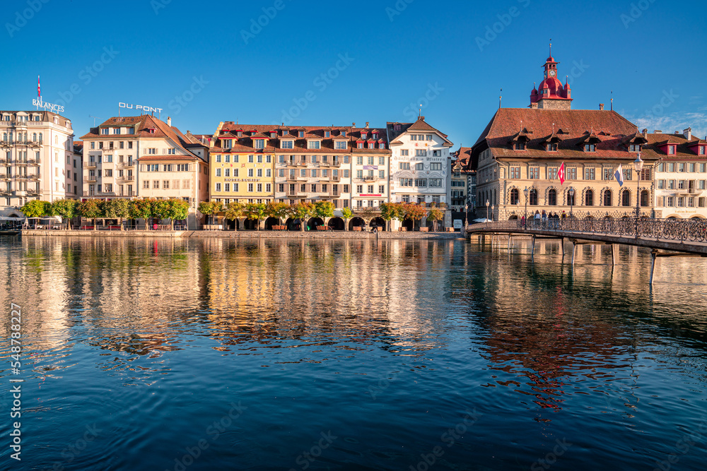 Historische Altstadt von Luzern direkt an der Reuss