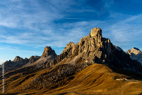 Dolomity,przełęcz , góry , dolomity, Włochy, Alpy, Tyrol, Passo Gardena