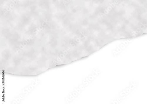 Morceau de papier horizontal blanc déchiré avec une ombre douce sur un fond blanc 