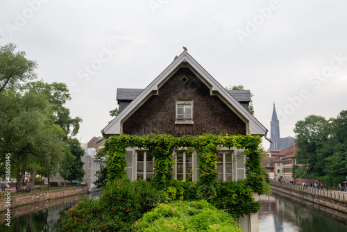 Photography House surrounded by two canals and with a green area in front