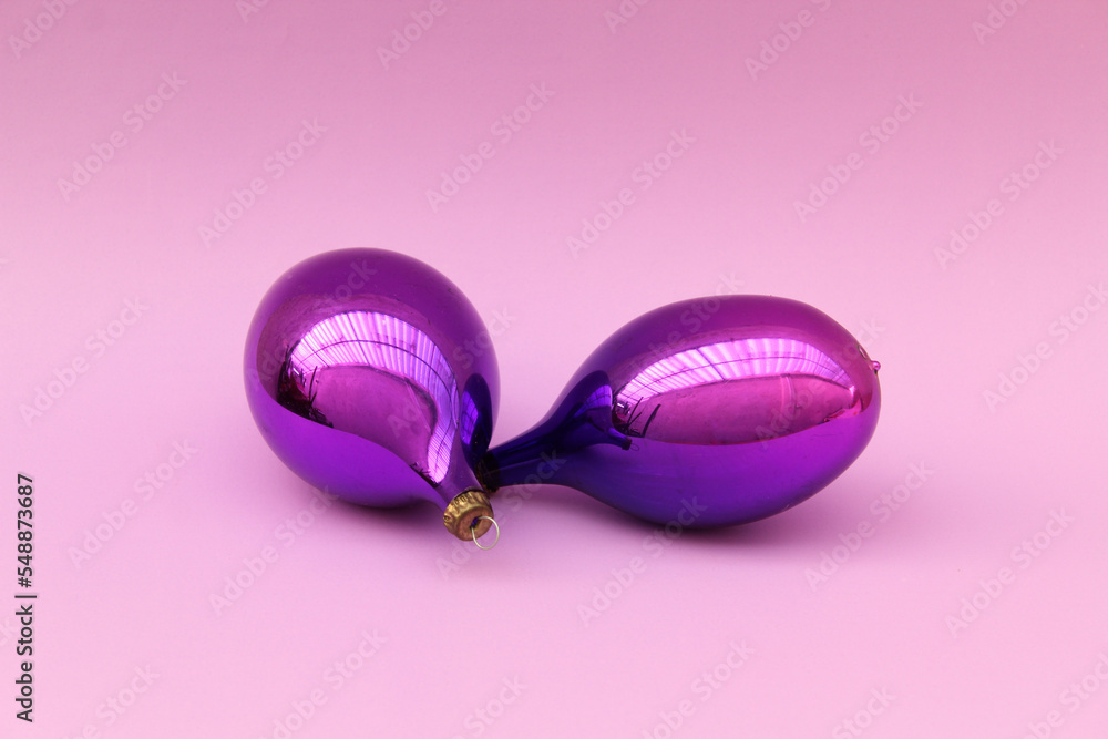 Esferas navideñas de vidrio moradas metálico. Esferas navideñas de vidrio moradas metálico.