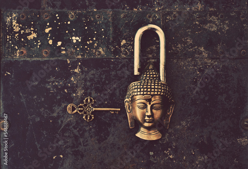 Fotografija Brass Buddha Lock And Key