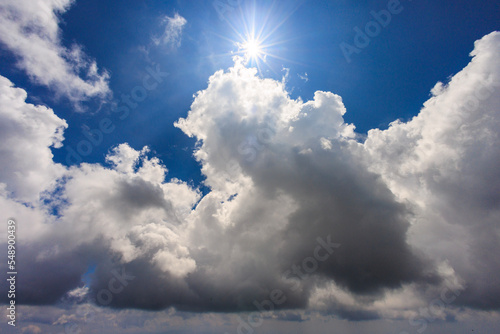 空と雲と太陽
blue sky with clouds