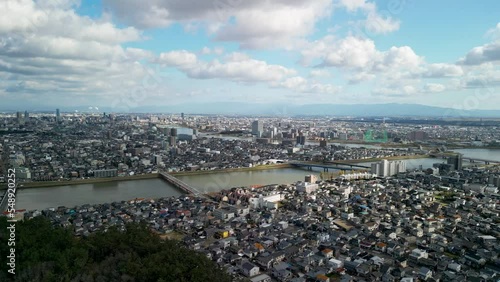 信濃川が流れる新潟市の空撮