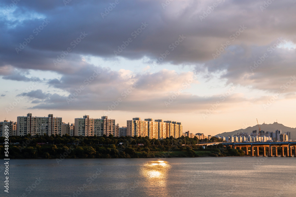 Fototapeta premium Han River Bridge Full of Clouds in the Sky