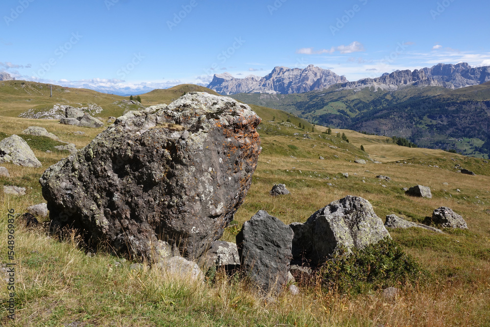 Blick vom Padonkamm zur Fanesgruppe und zur Tofana Blick vom Padonkamm zur Fanesgruppe und zur Tofana