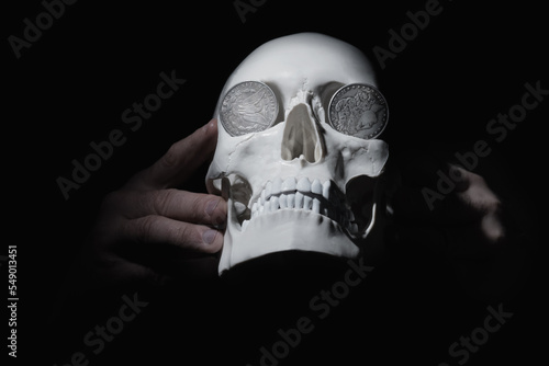Obraz na plátně Charon's obol: myth about coins on the eyes of the skull