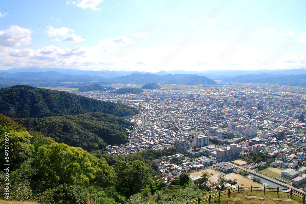 本丸跡からの眺望・南方面・鳥取城跡(鳥取県・鳥取市) 本丸跡からの眺望・南方面・鳥取城跡(鳥取県・鳥取市)
