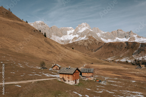 Wanderung zum Rifugio / Schutzhütte Fuchiade in Trentino. Panorama Dolomiten im Herbst. Lauftaufnahme 2 photo