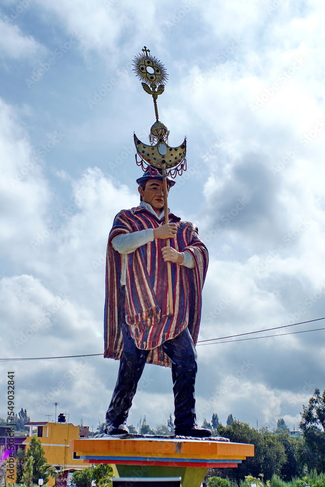 Obraz premium Giant, painted statue at the entrance to the town of Latacunga, Ecaudor
