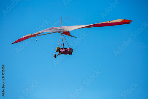 Obraz na plátně Hang gliding in a blue sky