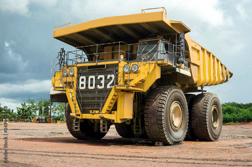 Yellow Heavy Dump Truck, Mining Dump Truck Yellow Heavy Dump Truck, Mining Dump Truck