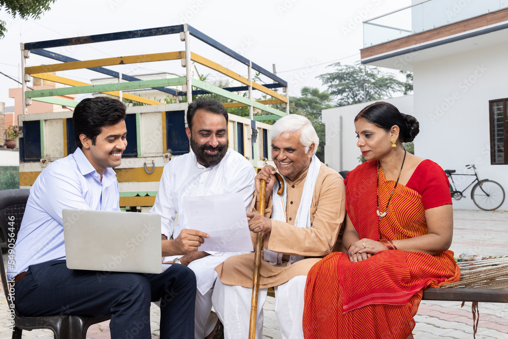 Ταπετσαρία Indian family meeting financial advisor at village.