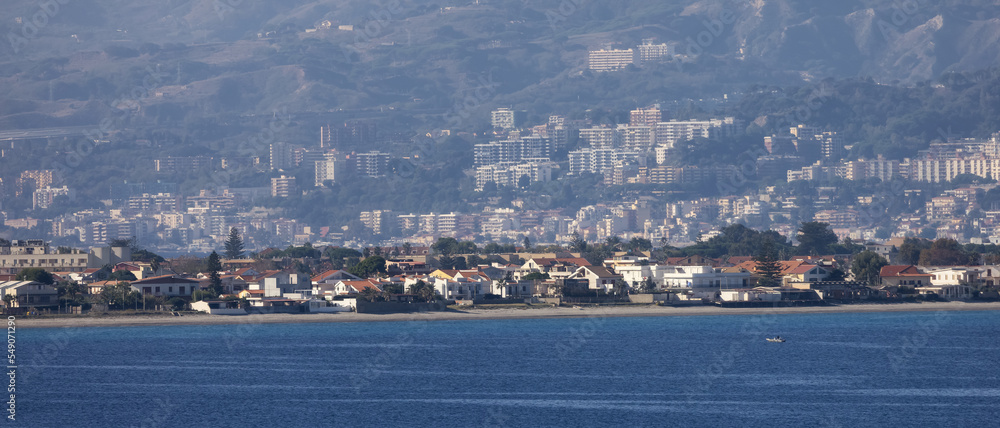 Obraz premium City by the Sea. Messina, Sicilia, Italy. Sunny Morning.