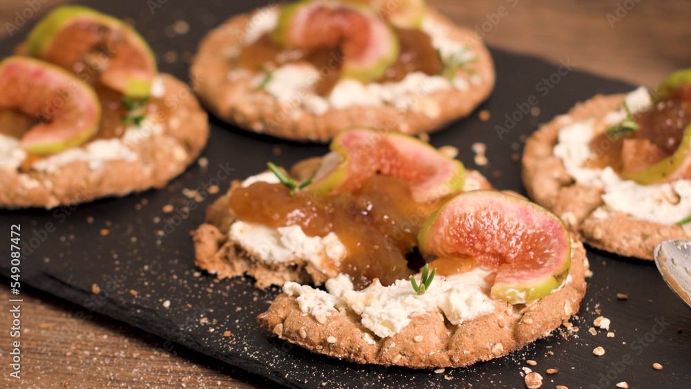 Multigrain crispread appetizer Multigrain crispread appetizer