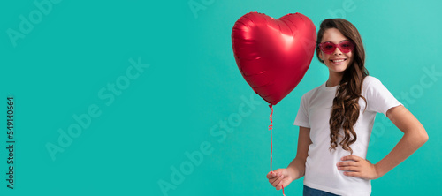 Fotografie, Obraz happy kid in sunglasses hold red heart party balloon for valentines day love symbol