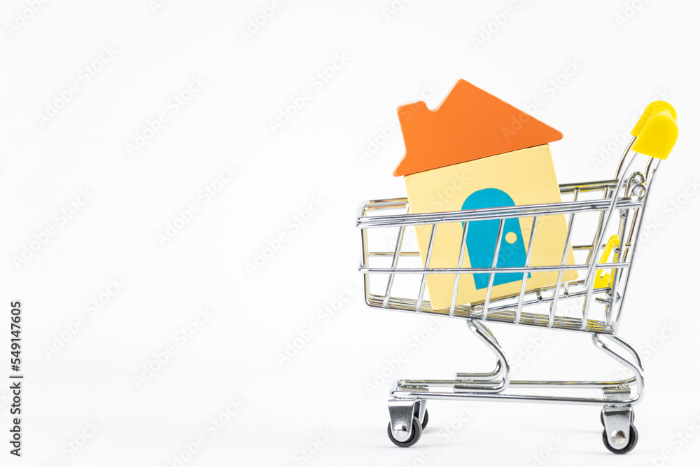 ショッピングカートと玩具の住宅 ショッピングカートと玩具の住宅